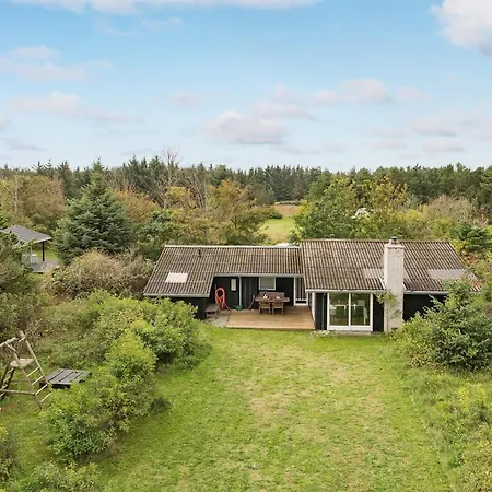 Avia - 500m From The Sea By Interhome *